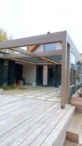 Modern Aluminum Pergola With Open and Closed Roof Sliding Oversized Doors and Motorized Roof Shutters IMG2